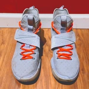 Nike LeBron James zoom 330